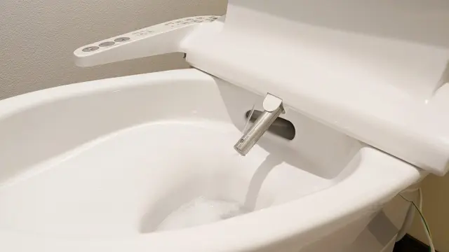 ウォシュレットの取り付け作業